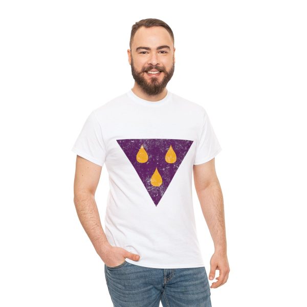 The symbol of talona, three amber teardrops on a purple triangle, on a white t-shirt on a man