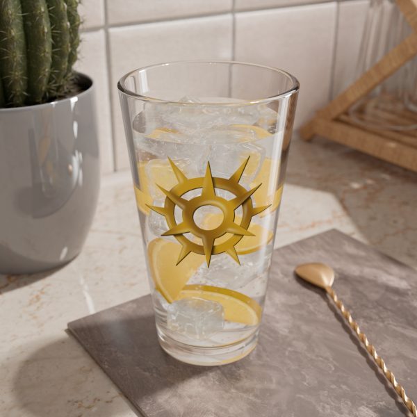 16 oz pint glass with the dnd symbol of Pelor, fantasy deity of dungeons and dragons, lemonade