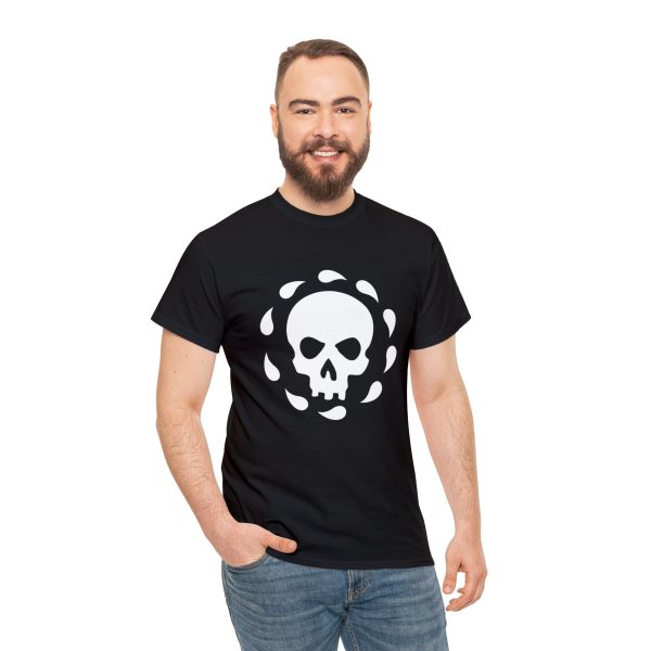 The symbol of Bhaal, a skull circled by drops of blood, on a black T-Shirt worn by a man