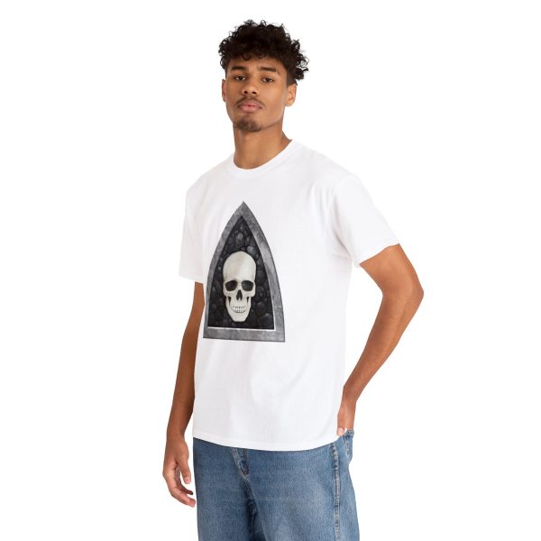 The symbol of Myrkul, a white human skull on a black field, on a white shirt worn by a man