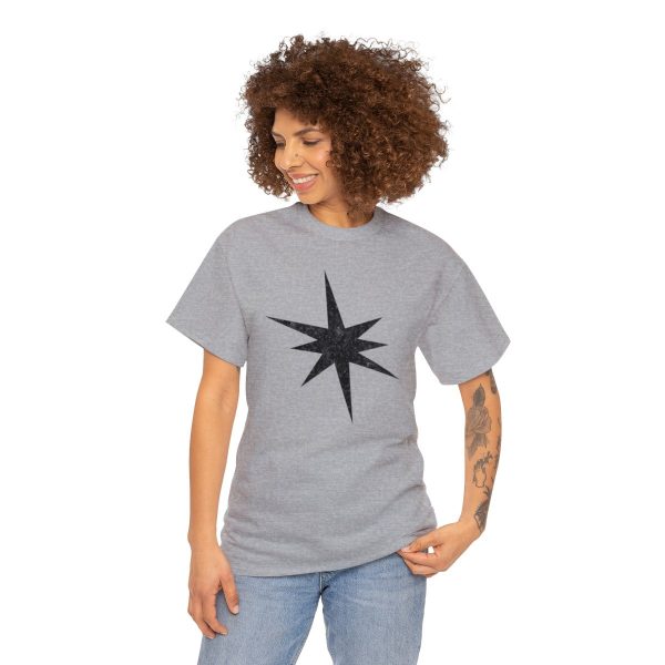 The star ray symbol of Erevan Ilesere, the elven god of mischief and rogue, on a sport gray shirt worn by a woman