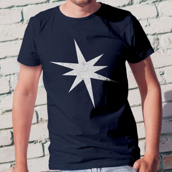 The star ray symbol of Erevan Ilesere, the elven god of mischief and rogue, on a navy blue shirt on a man against a wall