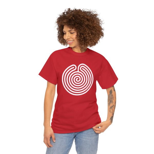 The symbol of Ubtao, a circular maze, on a red shirt worn by a woman. The Chult deity in DnD.