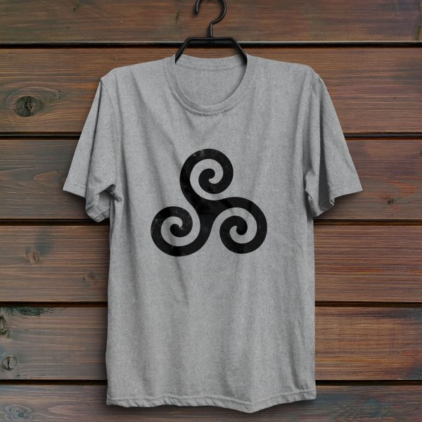 A sport gray shirt with the symbol of Trithereon. His symbol, the Rune of Pursuit, illustrates the need to fight for freedom and to put an end to the actions of those who seek to restrict it. Hanging on a wall.