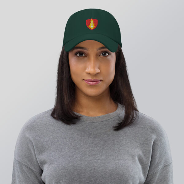 A hat with the symbol of Tempus, an upright flaming sword. The god of war in DnD. Green hat on woman.